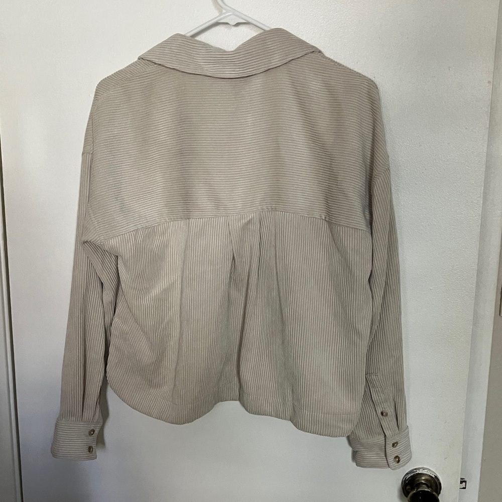 New with tags Industry Women's Beige Button Down Shirt Size XS - Picture 4 of 6